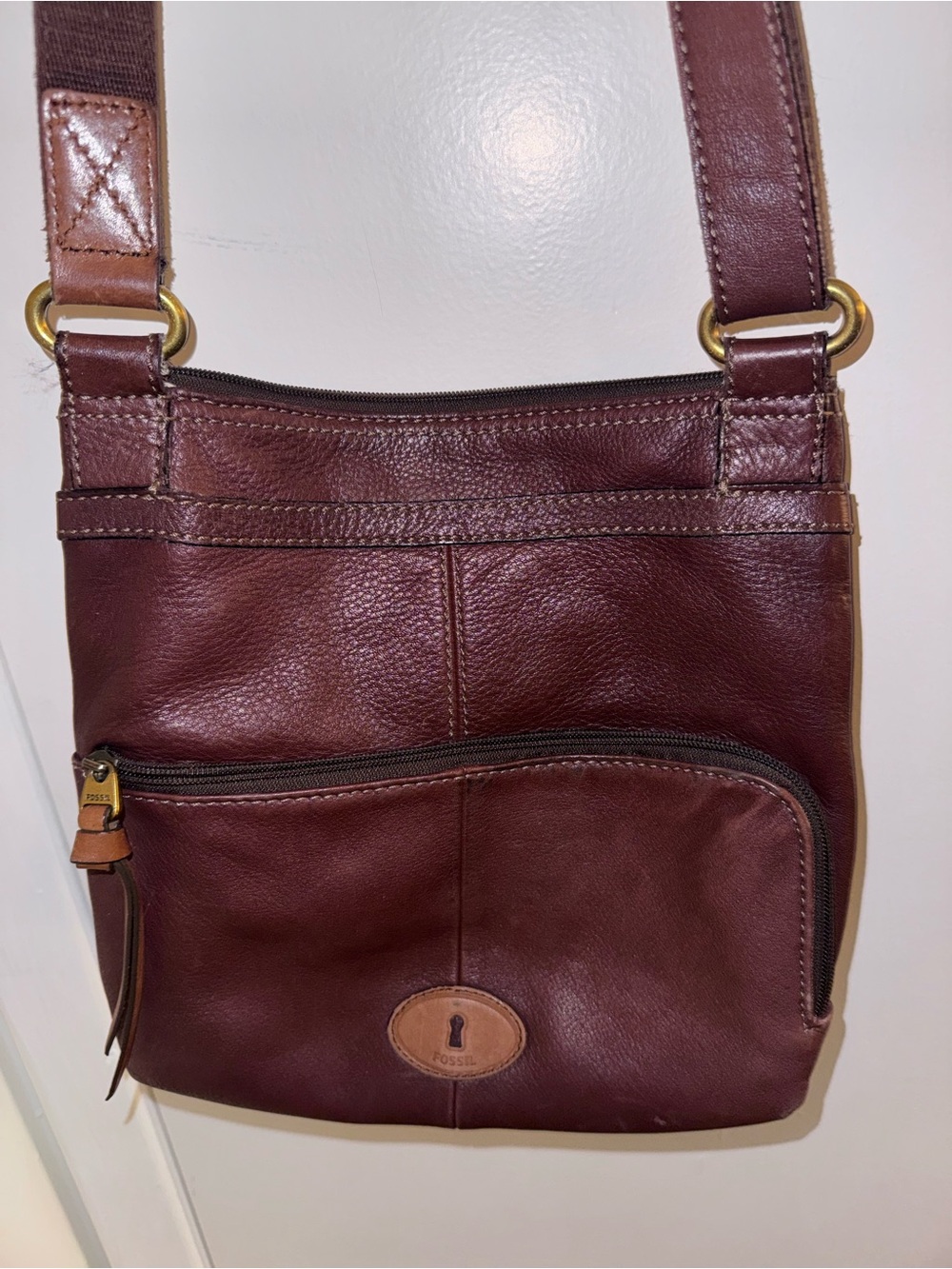 Vintage Fossil Burgundy Leather Crossbody Bag w/ Keyhole Hardware